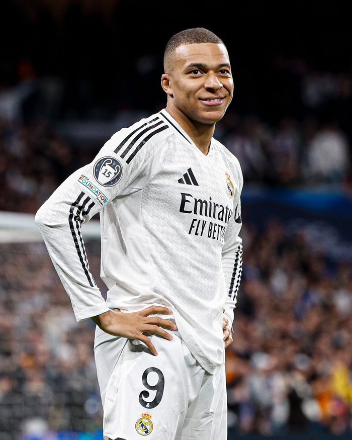 末节存在感有限！巴特勒11中6得到15分8篮板5助攻（末节影响力不足，巴特勒11投6中拿下15分8篮板5助攻）