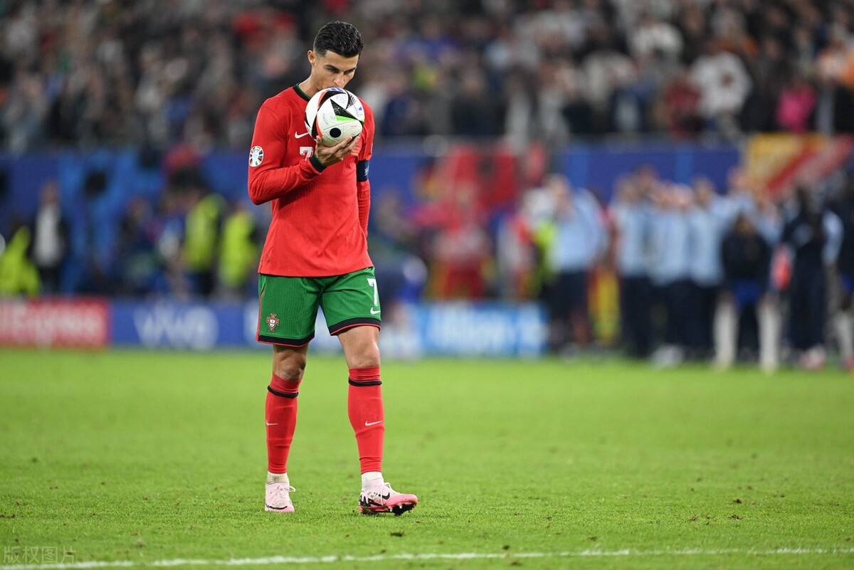 随海港夺冠，亚历斯祖成为首位夺得中超冠军的中国香港球员（海港夺冠，亚历斯祖成中超史上首位中国香港籍冠军球员）