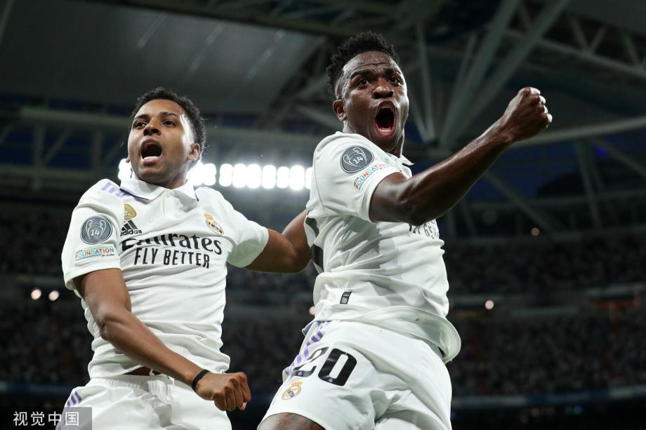 德尚在克莱枫丹问候球员：为卡马庆生、与坎特重逢（德尚抵达克莱枫丹慰问队员：为卡马庆生，重逢坎特）