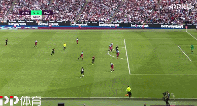 胡梅尔斯：按照目前的中卫市场，施洛特贝克有很多的机会（胡梅尔斯：以当下中卫行情来看，施洛特贝克机会颇多）