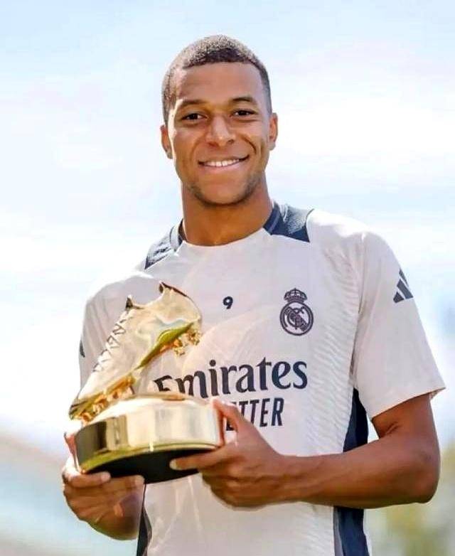 斯拉维亚队长：我看不出道曼只有15岁，会继续关注他的成长（斯拉维亚队长：道曼完全不像15岁，我会继续关注他的成长）