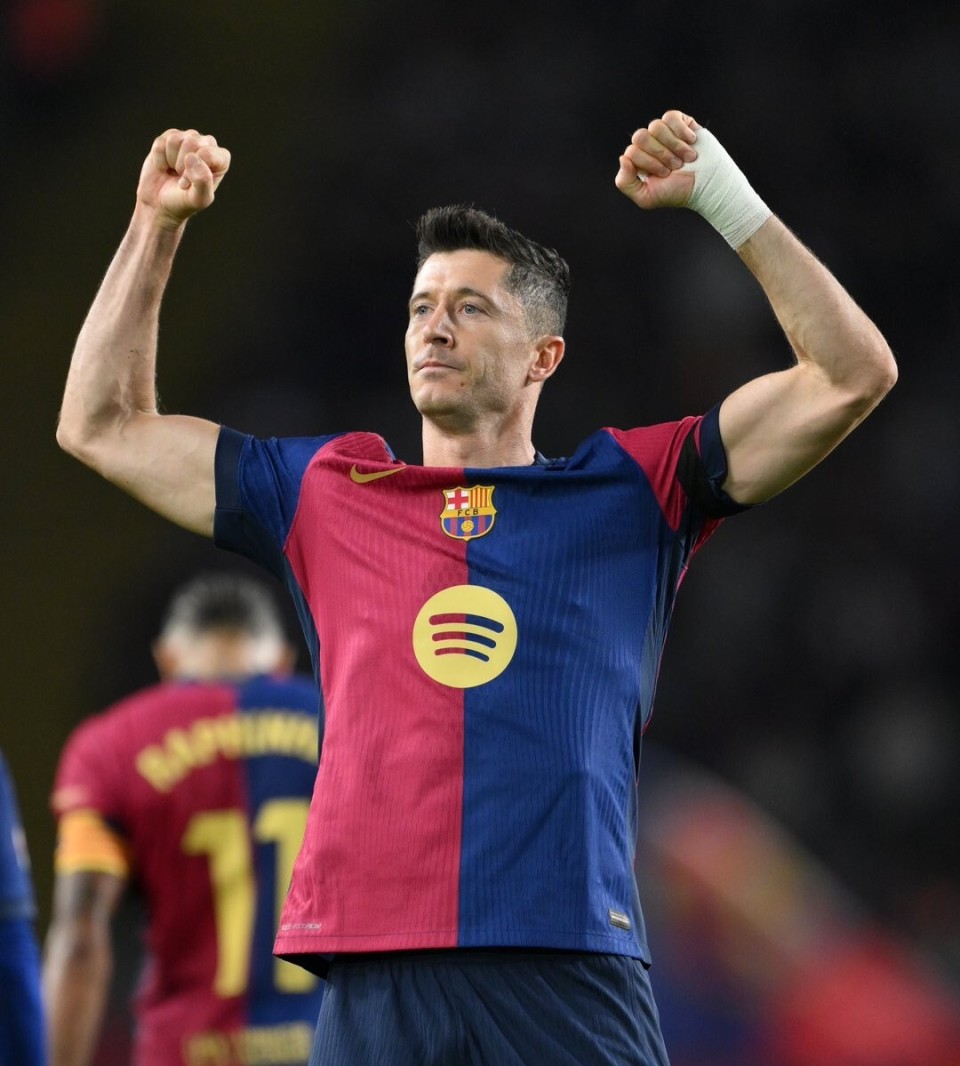 吉拉西无缘2025非洲足球先生奖，他的哥哥在社媒表达不满（吉拉西错失2025非洲足球先生，其兄在社媒发声不满）