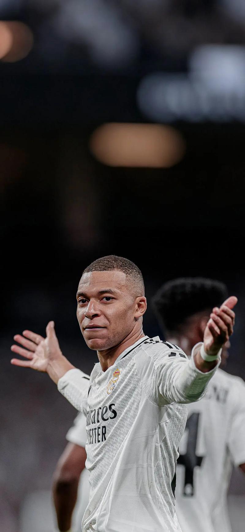 赫内斯：凯恩会在拜仁踢到2027年，在伦敦时他要靠保镖生活（赫内斯：凯恩将留在拜仁至2027年，伦敦时期需靠保镖护身）