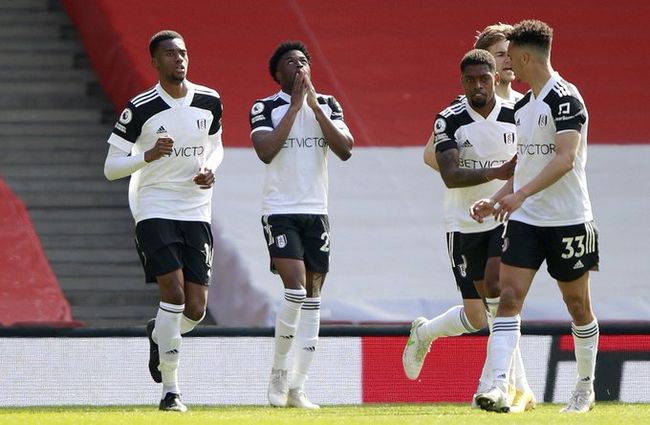 每体：贝西克塔斯想租特狮，承担全部薪资+选择买断费800万欧（每体：贝西克塔斯欲租特尔施特根，愿全额承担薪资，买断选项800万欧）