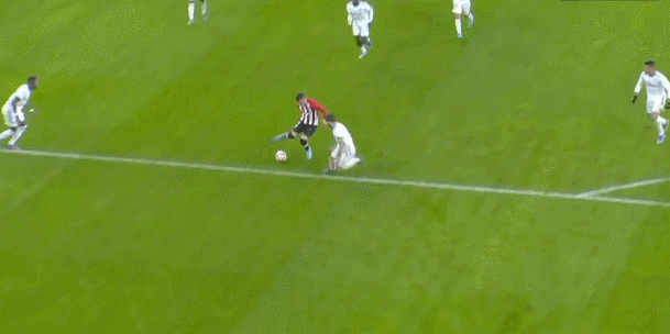 图片报：因球迷禁令，大部分法兰克福高层放弃前往那不勒斯（图片报：受球迷禁令影响，法兰克福多数高层取消那不勒斯之行）