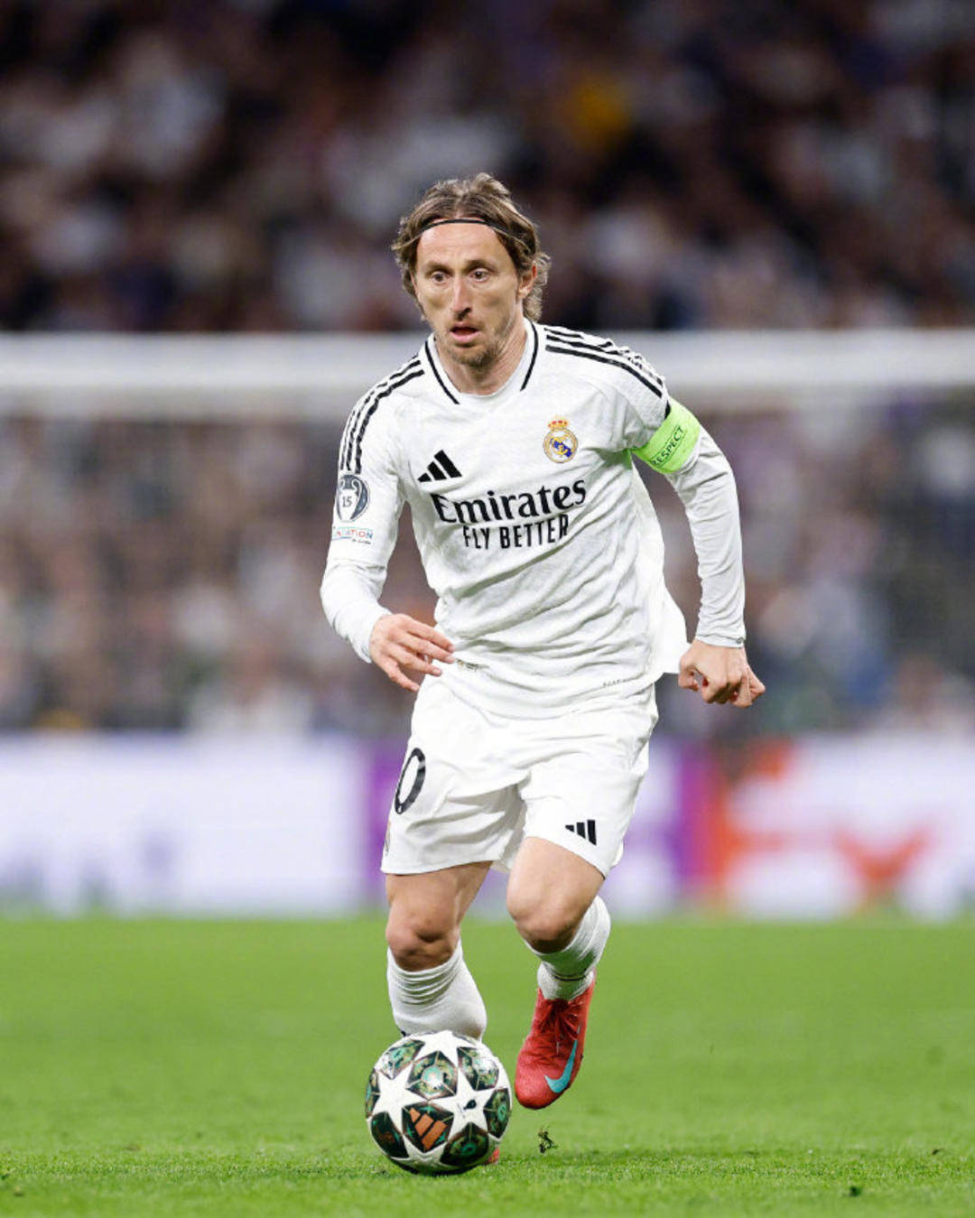 记者：海港对奥斯卡健康状况高度关切，通过多种方式表达慰问（记者：海港对奥斯卡健康深表关切，多途径表达慰问）